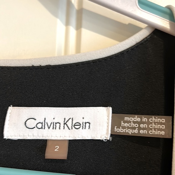 Same dress pictured that says sold. Sale never happened. - Picture 4 of 6